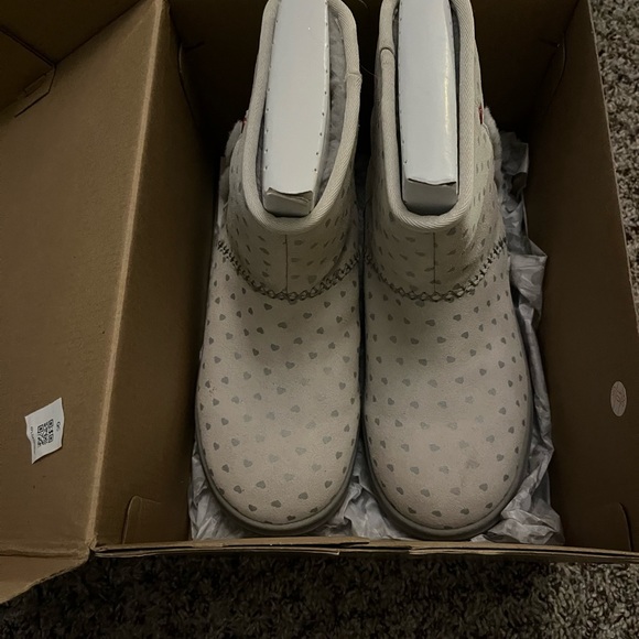 Brand New In Box UGGS BOOTS - Picture 3 of 5